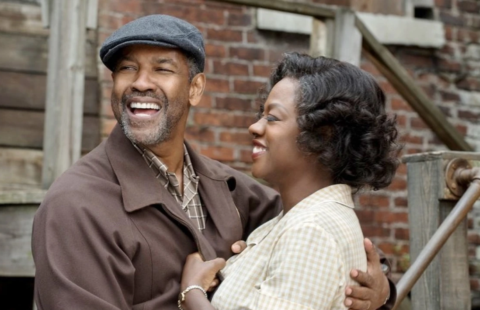 Viola Davis ha vinto l'Oscar come miglior attrice non protagonista nel 2017 recitando accanto a Denzel Washington nel film Barriere